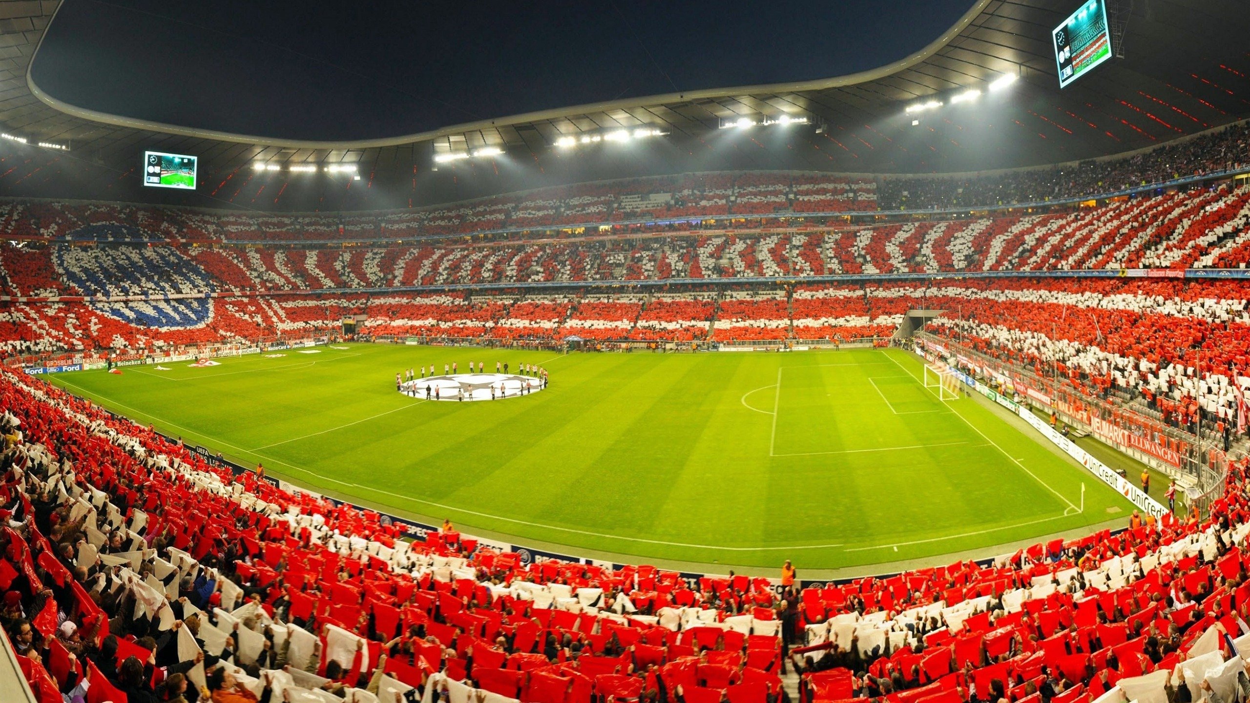 _球迷全场助威：场边欢呼声此起彼伏_，球场球迷喊的什么